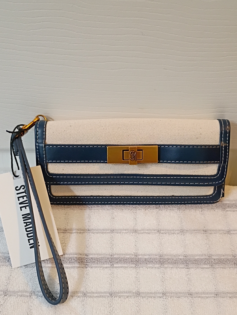 Steve Madden White Canvas Wristlet with Navy Trim and Gold Hardware